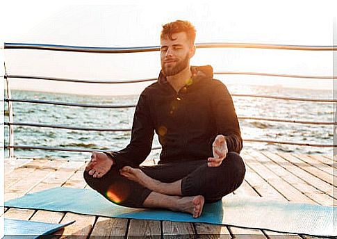 Man meditating outdoors by Hakomi method
