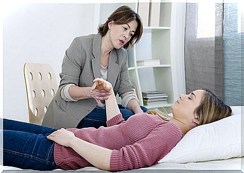 Psychologist doing hypnosis to her patient