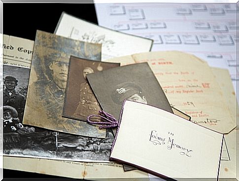 Souvenirs in the form of letters and photographs